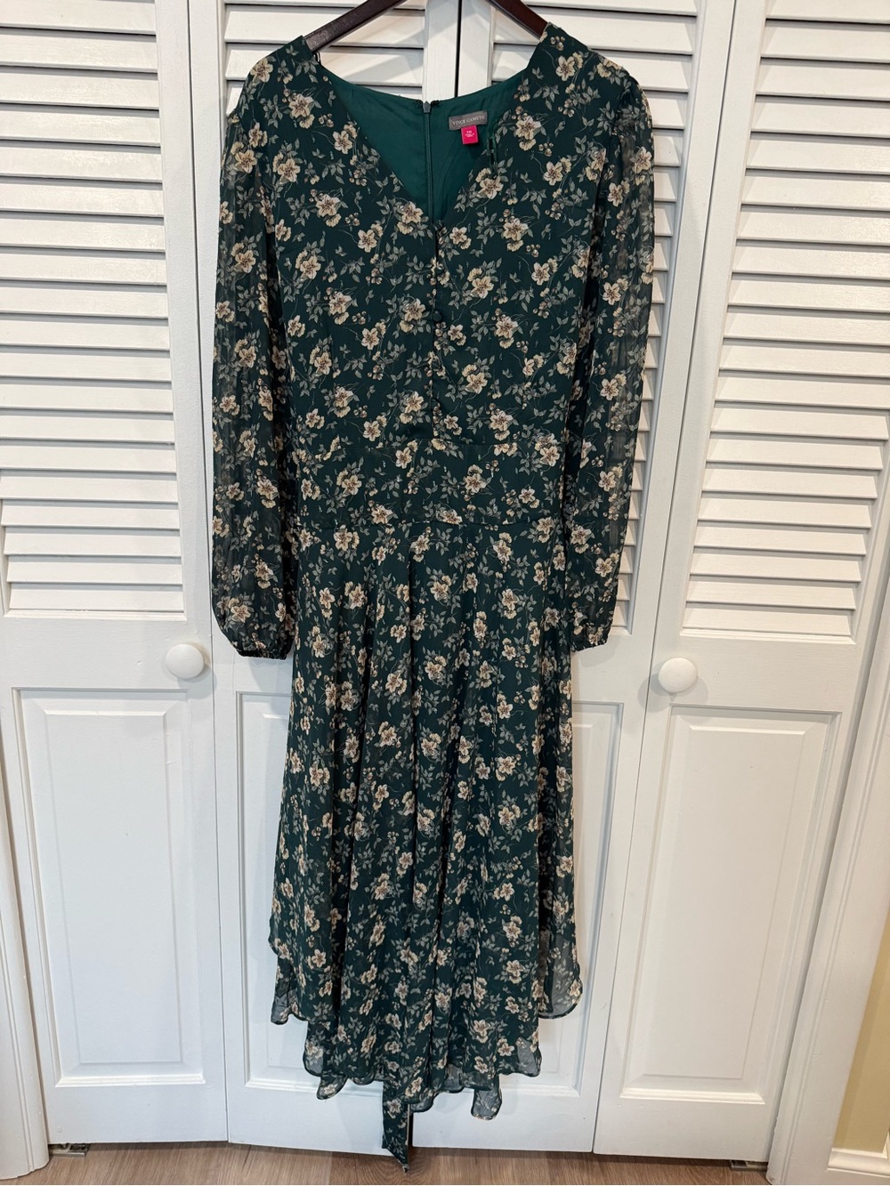 Vince Camuto Green V-Neck Bishop Sleeve Dress